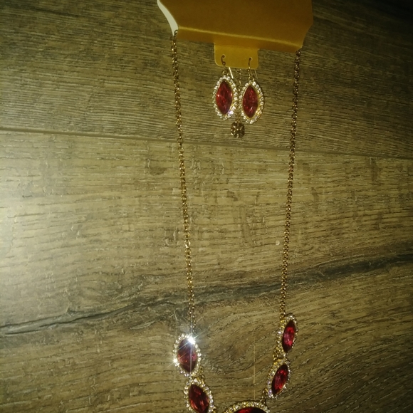 Monet Gold Social Necklace w/Matching Earrings NWT - Picture 5 of 16